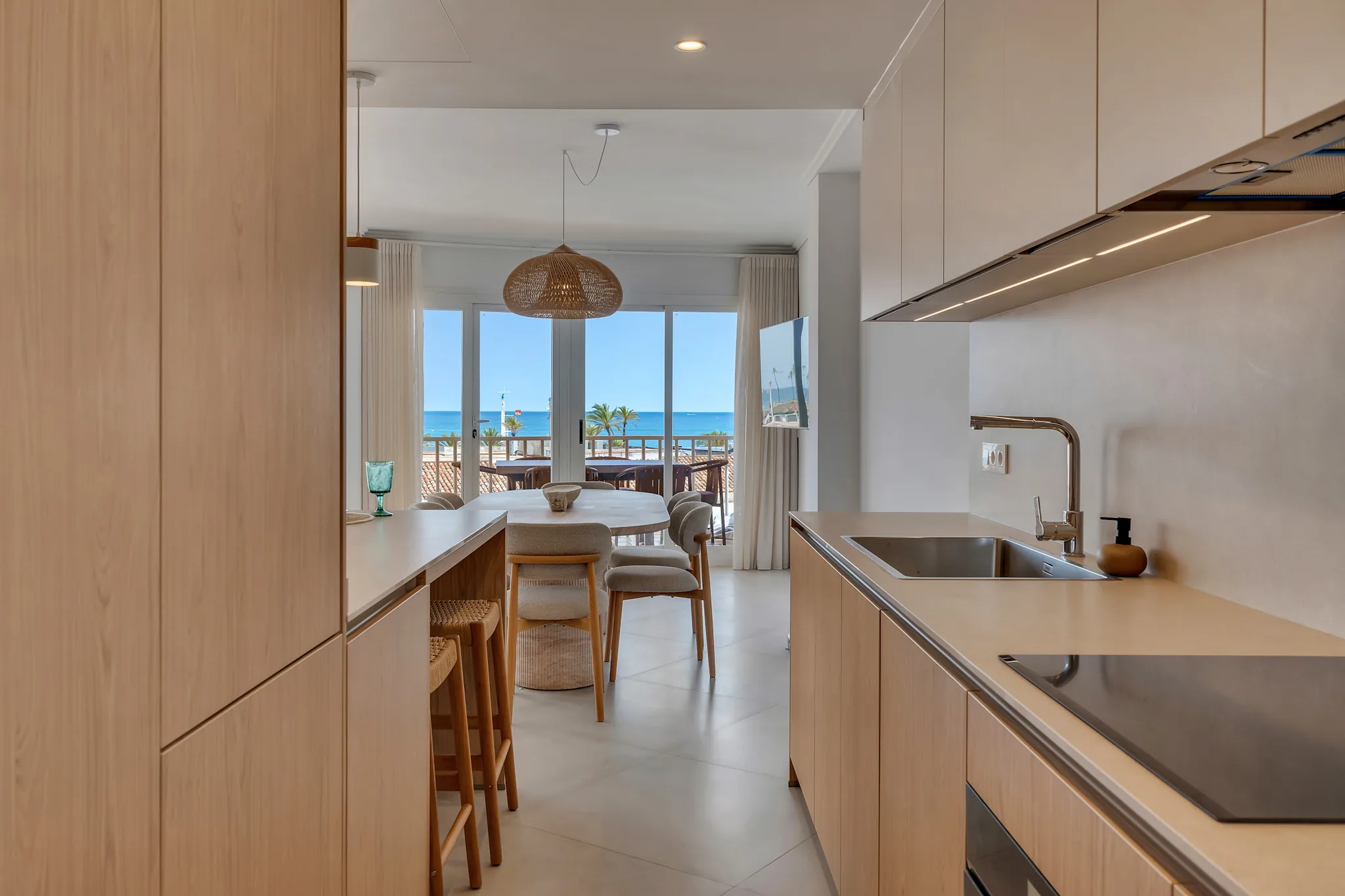 La Brisa kitchen with direct sea view